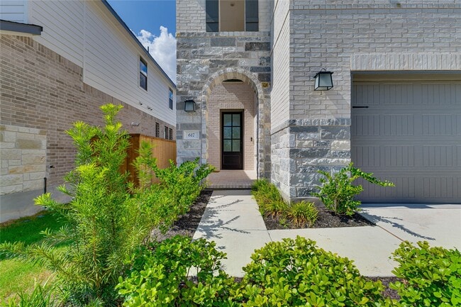 Building Photo - 617 Buckaroo Dr