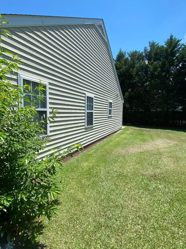 Building Photo - Jayne Lane Duplexes - Bldg 3