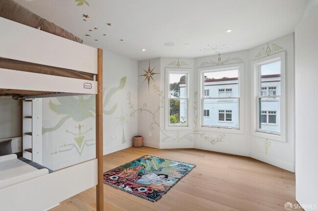 Building Photo - 754 Lake St