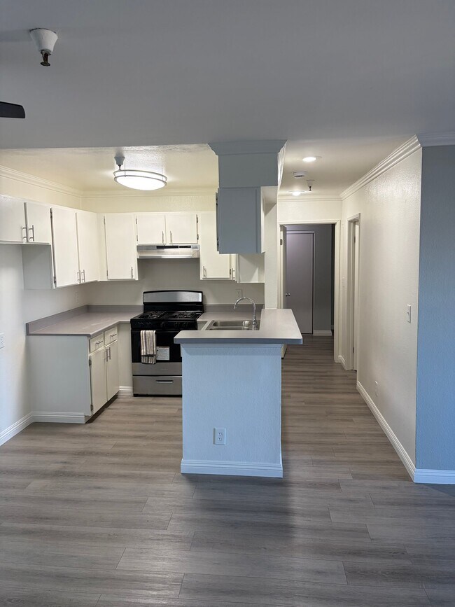 Building Photo - 5811 Tujunga Ave