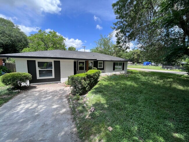 Primary Photo - 3633 Thistle St