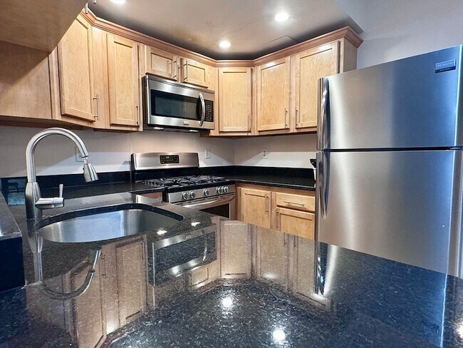 Building Photo - 8 Juniper St