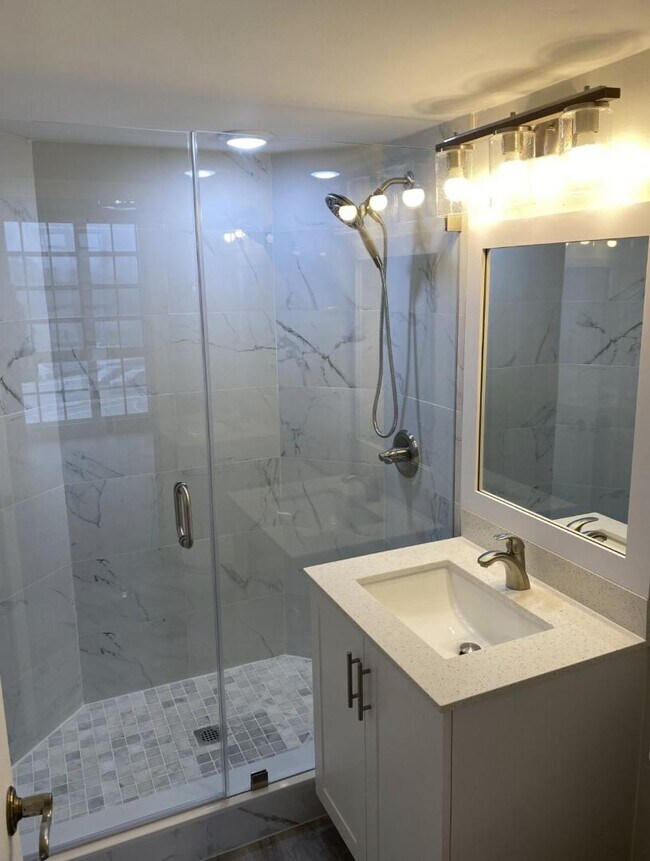 Building Photo - 1280 S Alhambra Cir