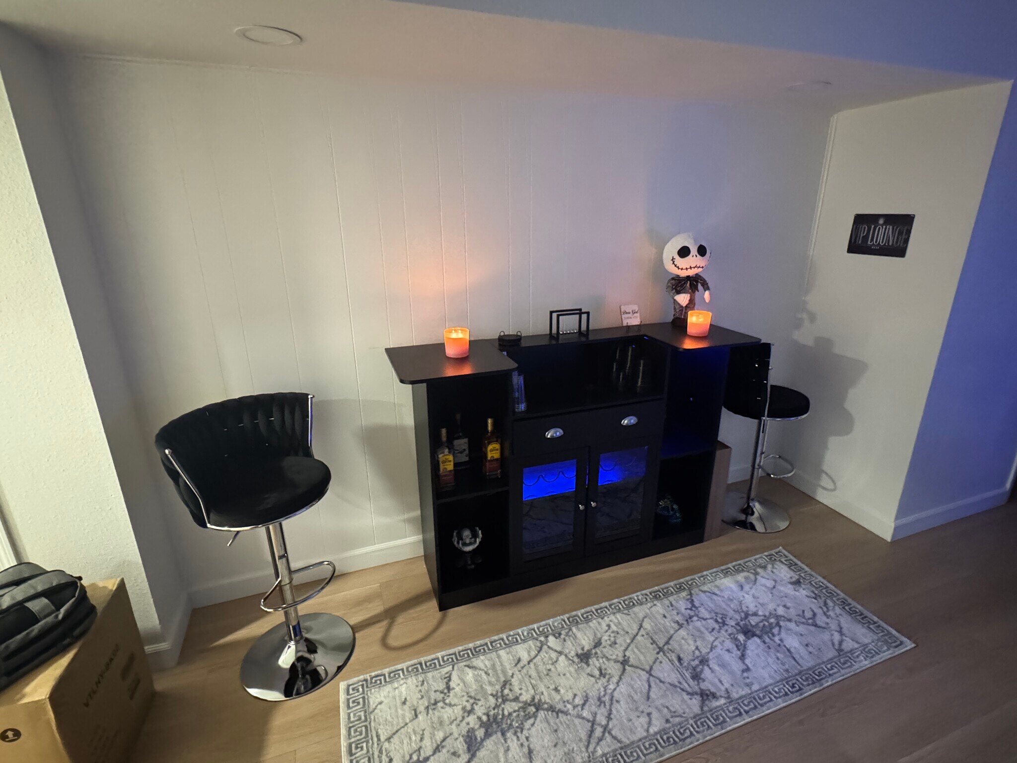 Living room (current occupant) - 4903 Cowell Blvd