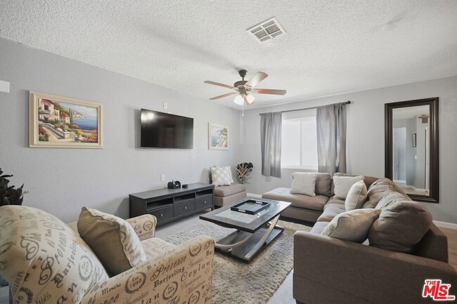 Building Photo - 52275 Avenida Vallejo