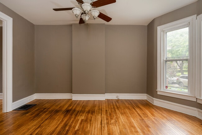 Building Photo - 355 W Clinton St