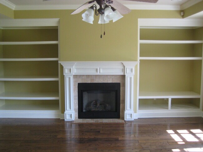Building Photo - 15 Bluestem Ln