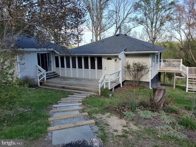 Building Photo - 6721 Springhouse Ln