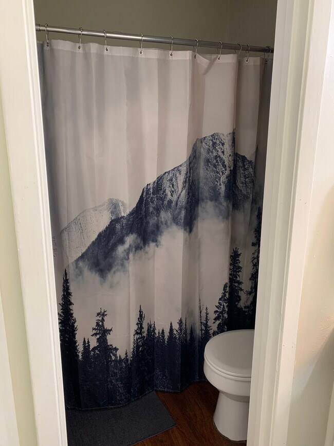 Building Photo - 1202 Newning Ave