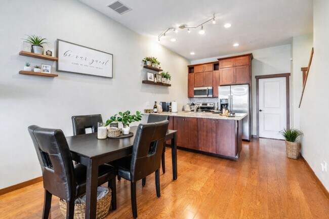 Building Photo - 620 S 23rd St