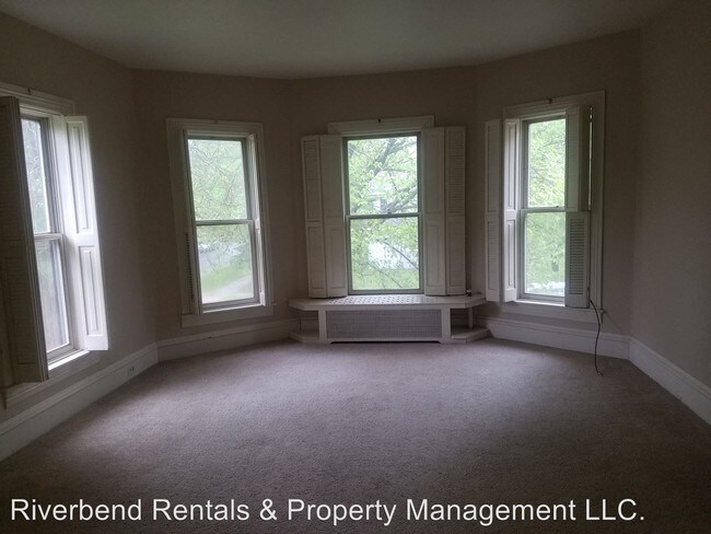 Building Photo - 1103 8th St E