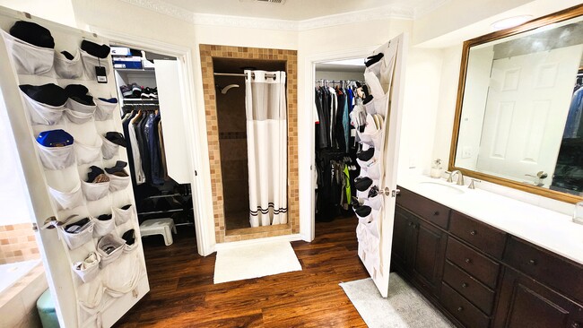 Building Photo - 4204 Country Brook Dr