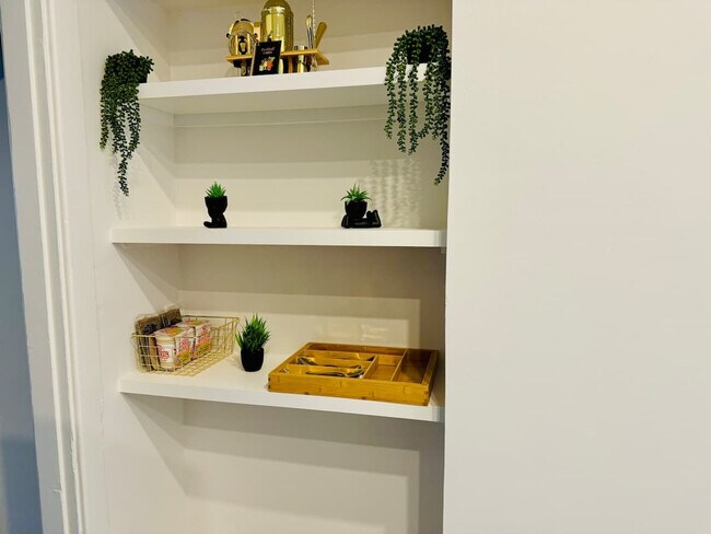 Building Photo - 309-311 West 4th Avenue-SI ID1265639P