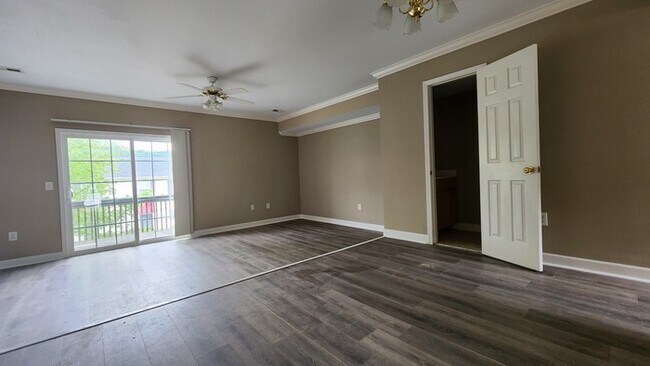 Building Photo - Condo with Garage for Lease