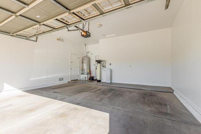 Building Photo - 3084 E Capricorn Way