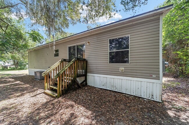 Building Photo - Spacious 3BR/2BA Home  Available Now!