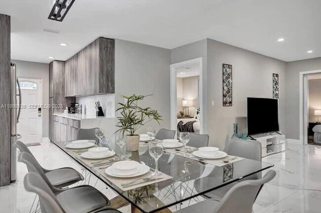 Building Photo - 1321 S 16th Ave