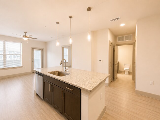 Building Photo - 511 E Finley Blvd