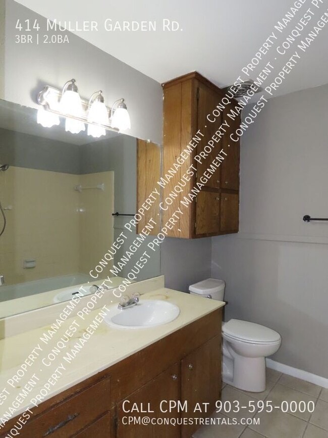 Building Photo - 414 Muller Garden Rd