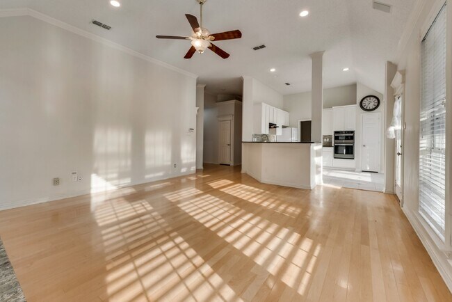 Building Photo - Beautiful 3-2 on unbelievable corner lot w...