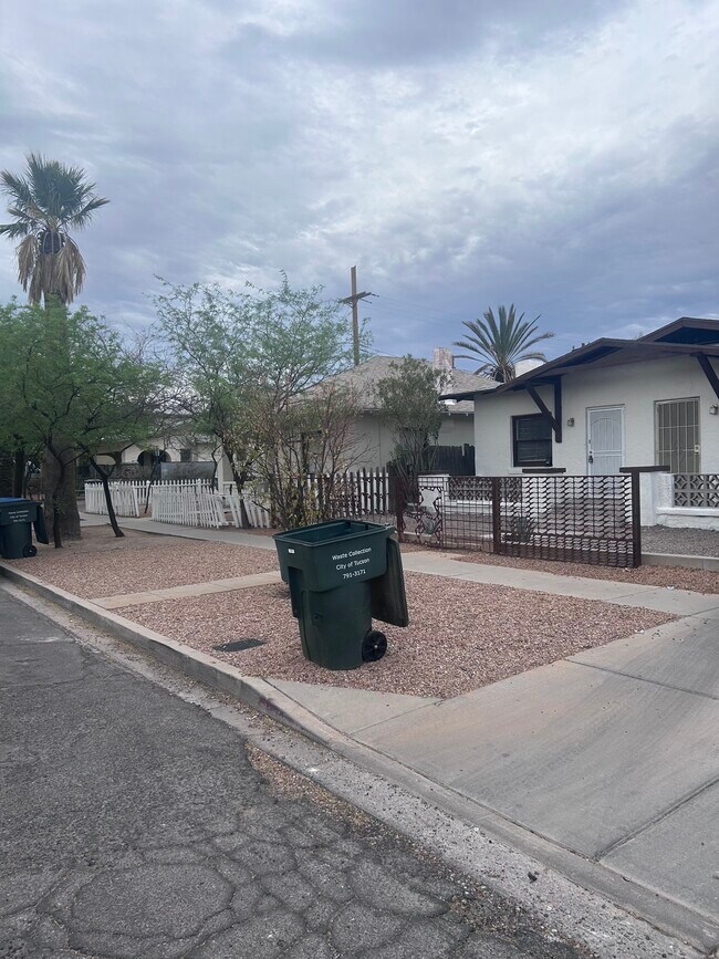 Garbage bin for the unit - 616 E 8th St