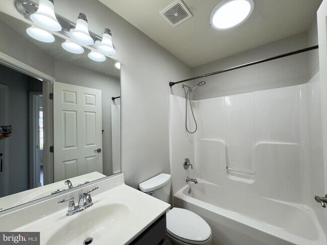 Building Photo - 615 Tantallon Ct