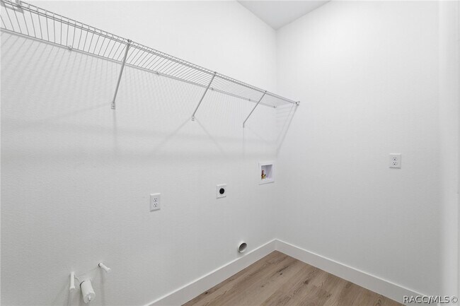 Building Photo - 2275 W Linden Dr