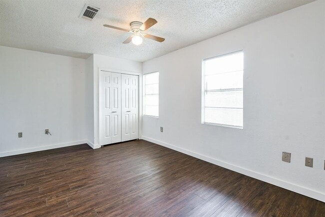Building Photo - 24204 Linda Ln