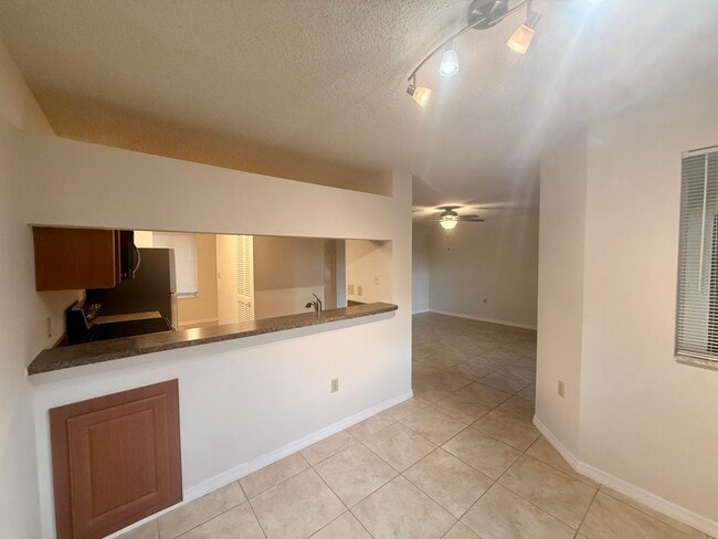 Building Photo - 15105 Glenmoor Dr