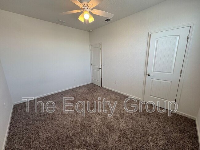 Building Photo - 1105 W Sedona Ave