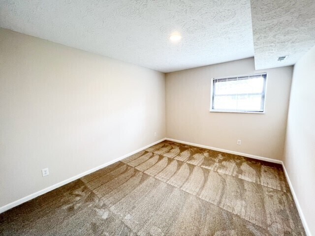 Building Photo - 3211 Wedgewood Dr