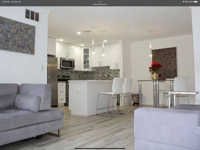 Building Photo - 120 Cypress Club Dr