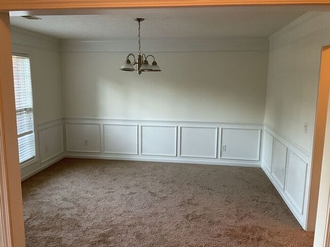 Building Photo - Beautiful Northeast Columbia Home
