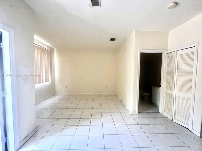 Building Photo - 1429 SE 24th Ct
