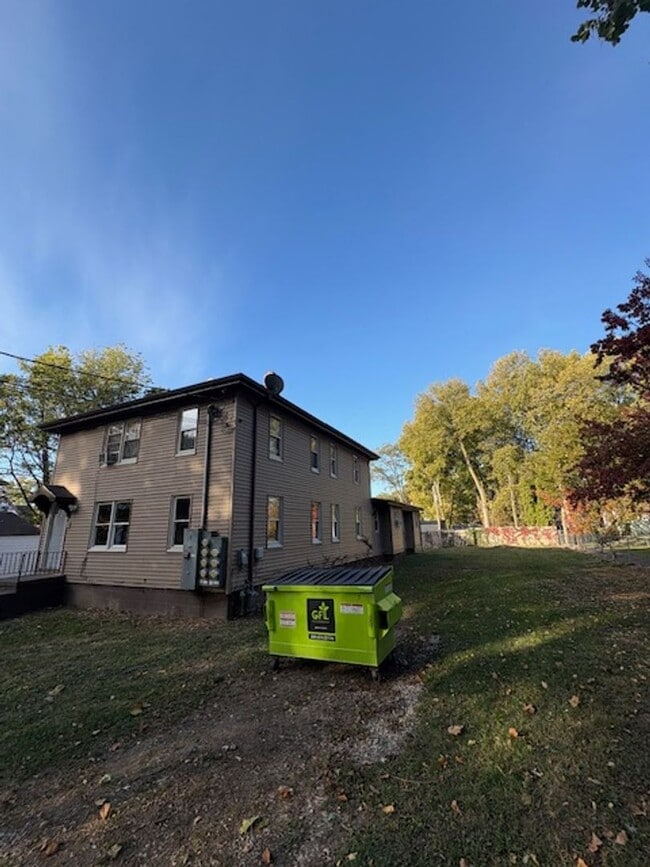 Building Photo - 1311 N Flora Ave