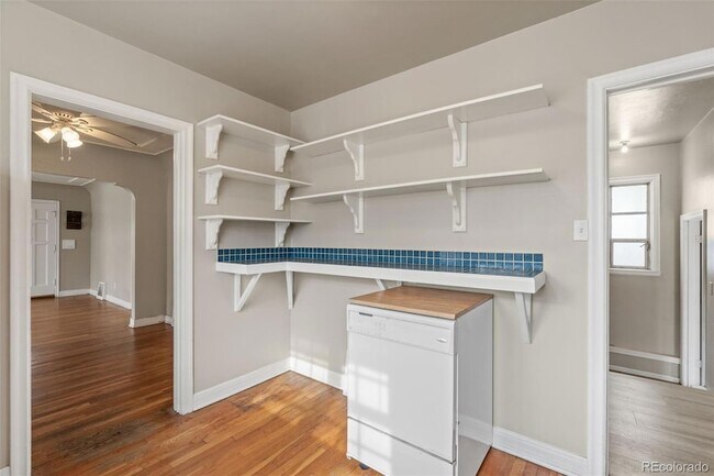 Building Photo - 1321 E Monument St