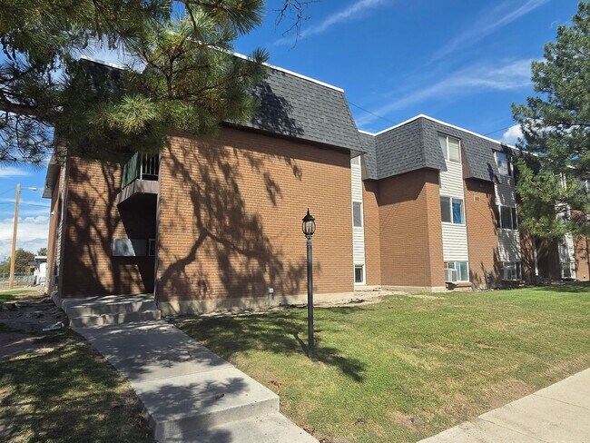 Building Photo - 265 E 8880 S