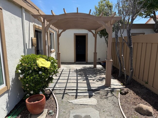 Building Photo - Santa Clara- Park Villas-Single story unit with community pool!