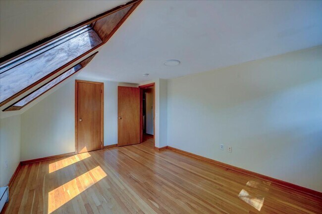 Building Photo - 3 Bedroom Apartment in Burlington VT Avail...