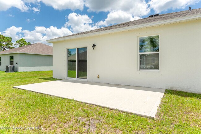 Building Photo - 724 San Filippo Dr SE