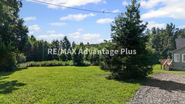 Building Photo - Picturesque 3-Bedroom Home with Cathedral ...
