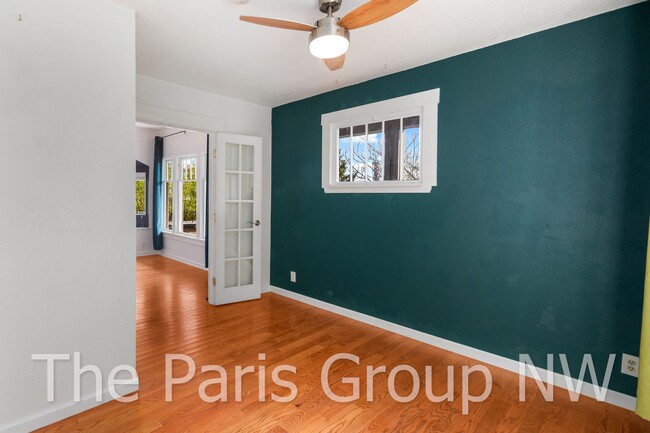 Building Photo - Adorable 3br, 2ba West Seattle Remodel * B...