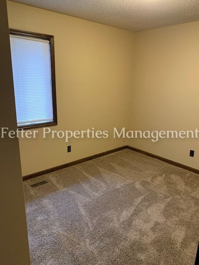 Building Photo - 6566 Heathervale Ct
