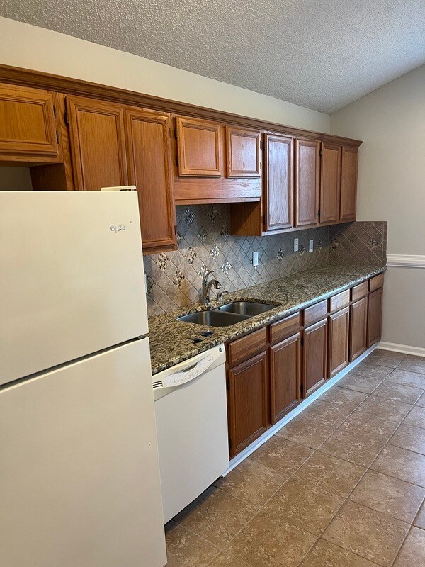 Building Photo - 11128 White Stag Dr