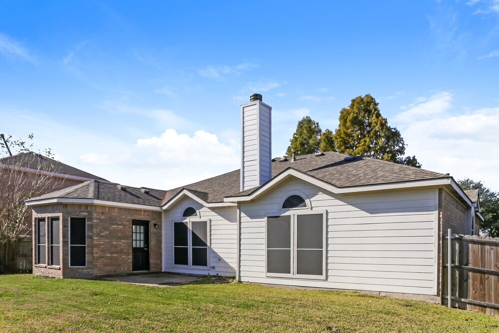 Building Photo - 1530 Fairfield Dr