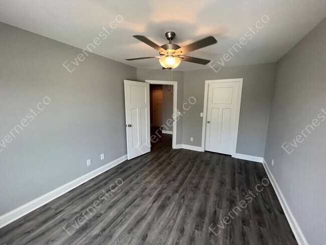 Building Photo - 5322 Roosevelt Rd