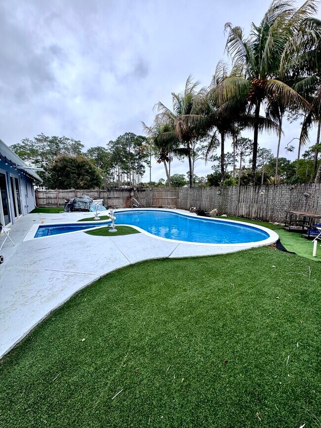 Building Photo - 14618 Temple Blvd