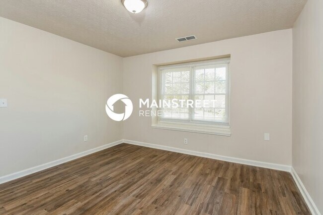 Building Photo - 4 Bedroom Pet-Friendly Home in JONESBORO, GA with Main Street Renewal
