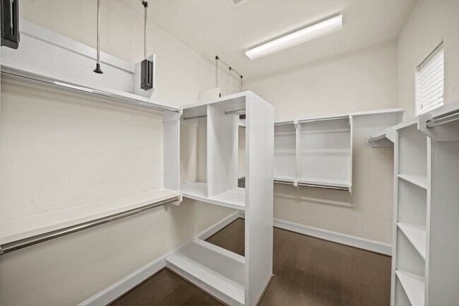 Building Photo - 2003 Covent Garden Station