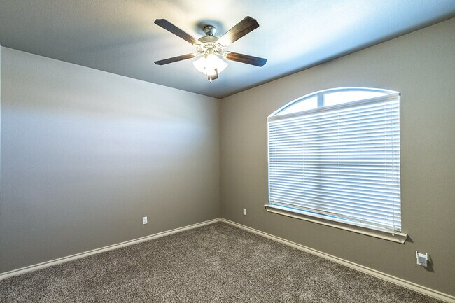 Building Photo - Outstanding 4 Bedroom Home in North Pointe!